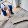Piso vinílico ou laminado: qual resiste melhor à água?
