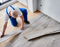 Piso vinílico ou laminado: qual resiste melhor à água?